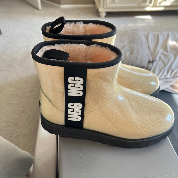 UGG Boot - Picture 2 of 4